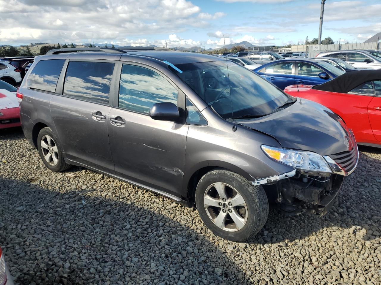 2013 Toyota Sienna Le - Фото 4
