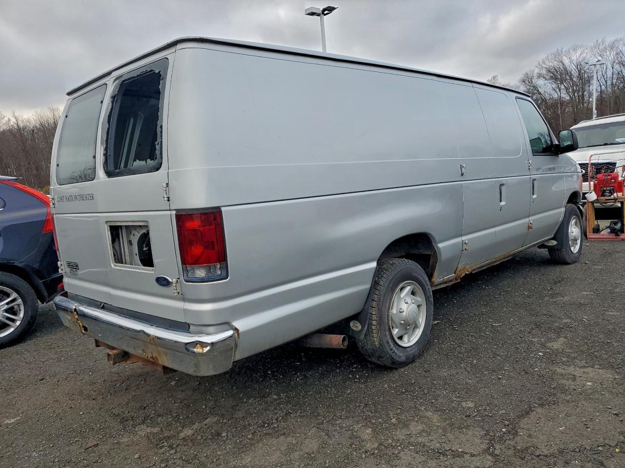 2005 Ford Econoline E250 Van - Фото 3