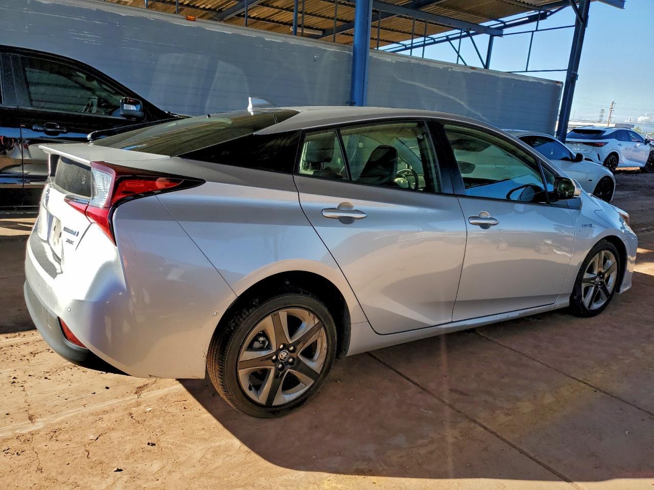 2022 Toyota Prius Night Shade - Фото 3