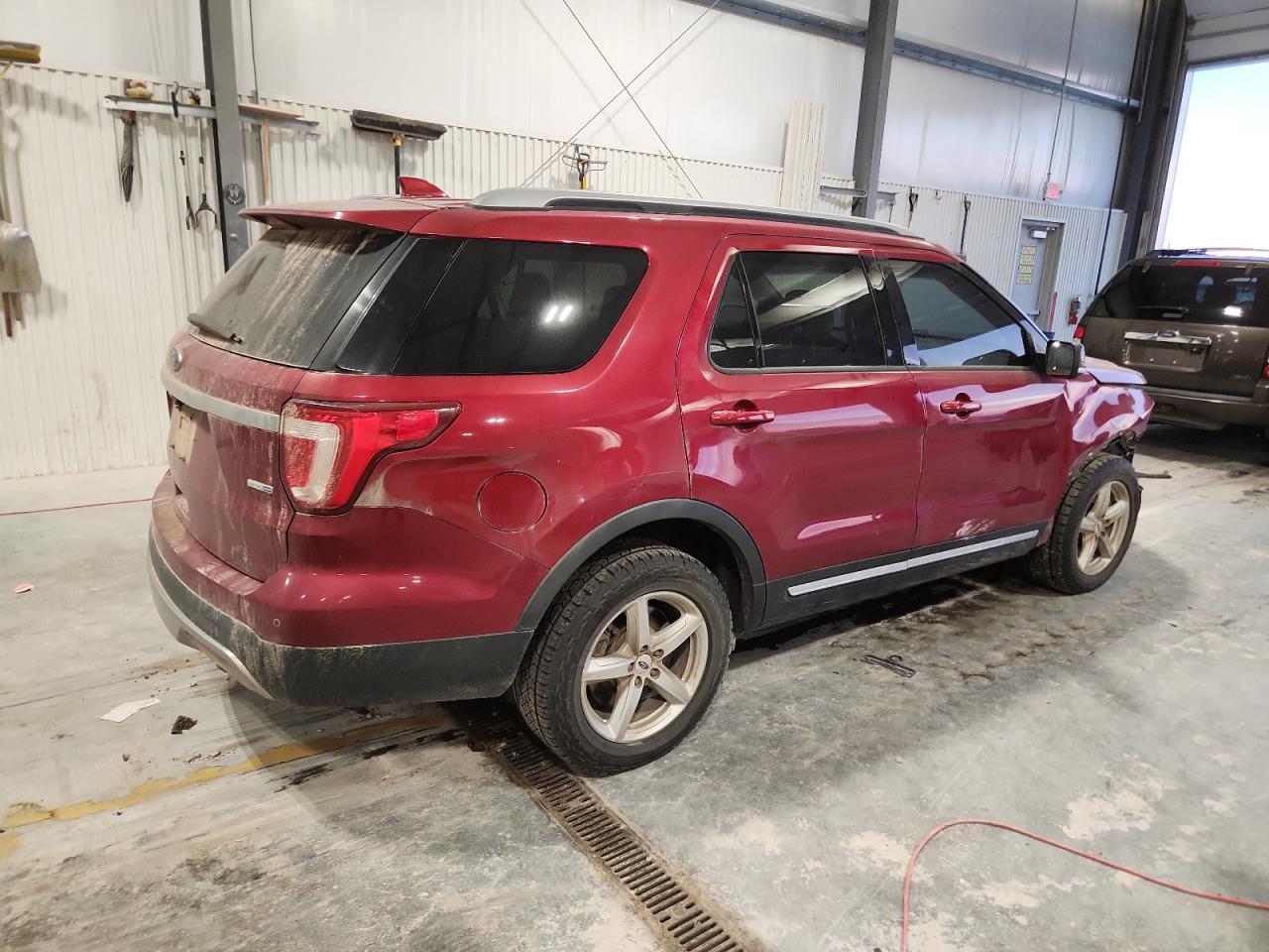 2016 Ford Explorer Xlt - Фото 3