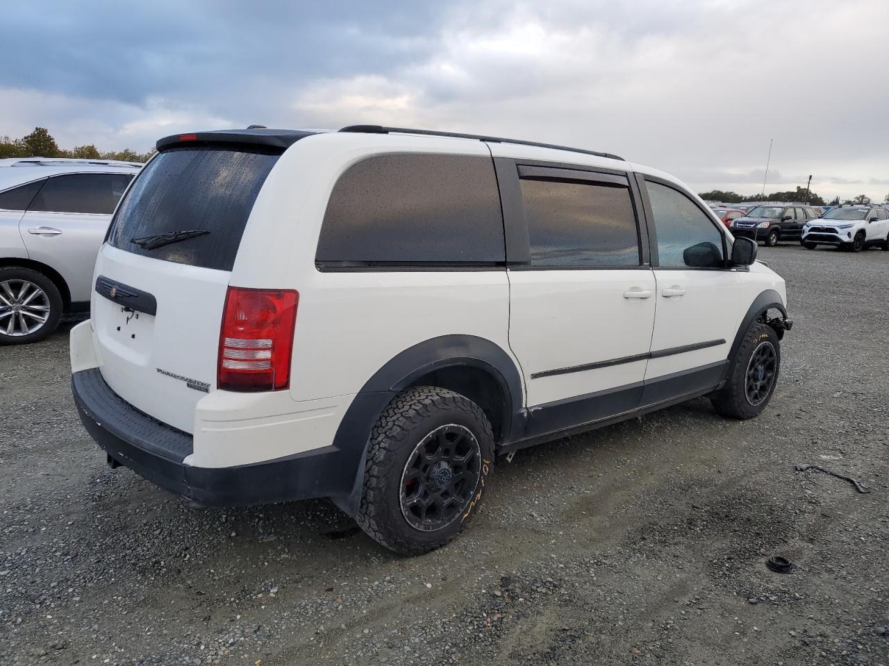 2010 Chrysler Town & Country Touring - Image 3