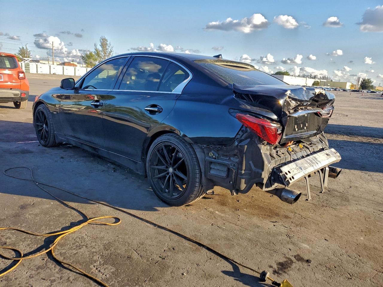 2018 Infiniti Q50 Luxe - Фото 2