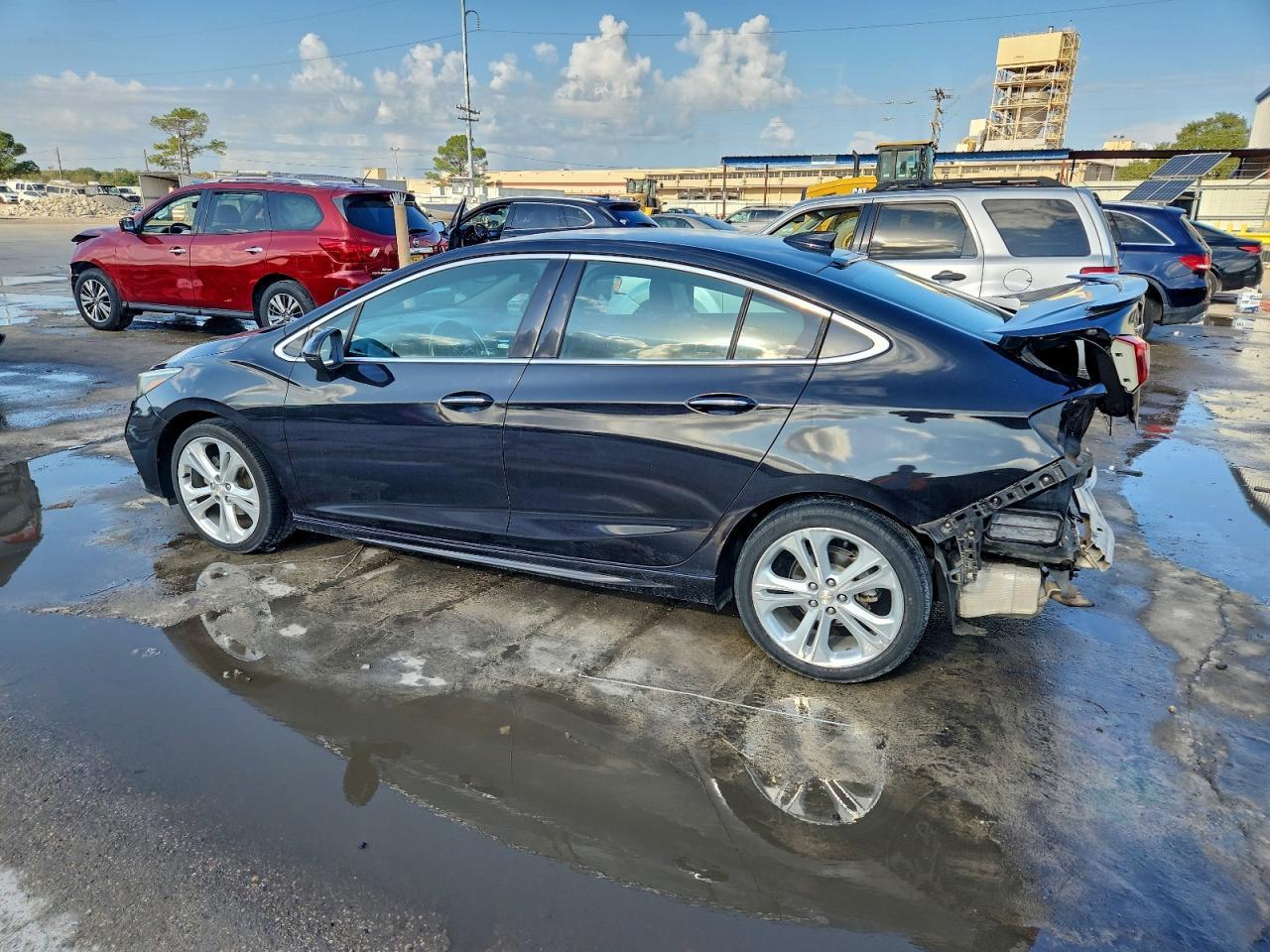 2017 Chevrolet Cruze Premier - Image 2