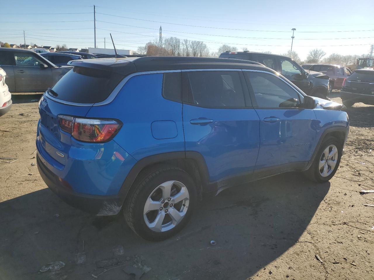 2018 Jeep Compass Latitude - Image 3