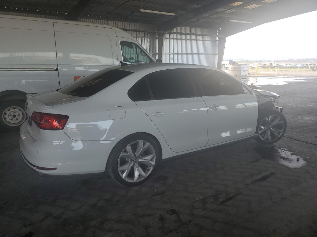 2017 Volkswagen Jetta Gli - Image 3