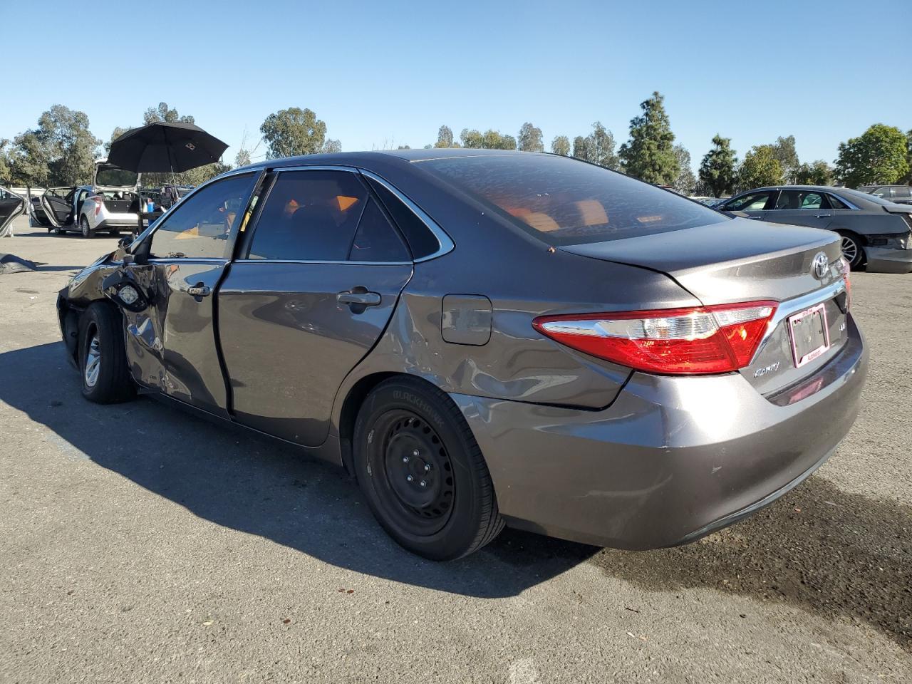 2015 Toyota Camry Le - Фото 2