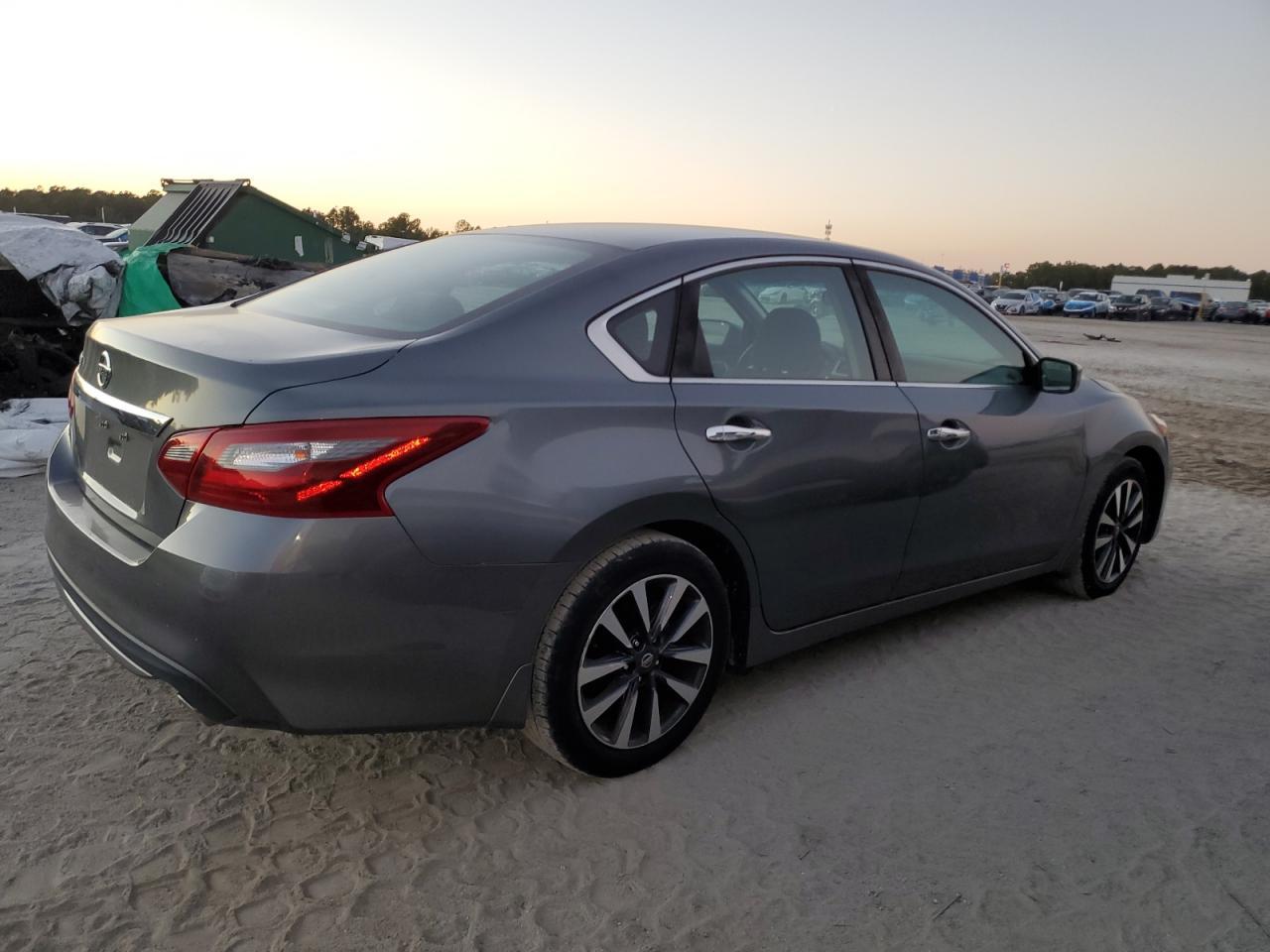 2018 Nissan Altima 2.5 - Image 3