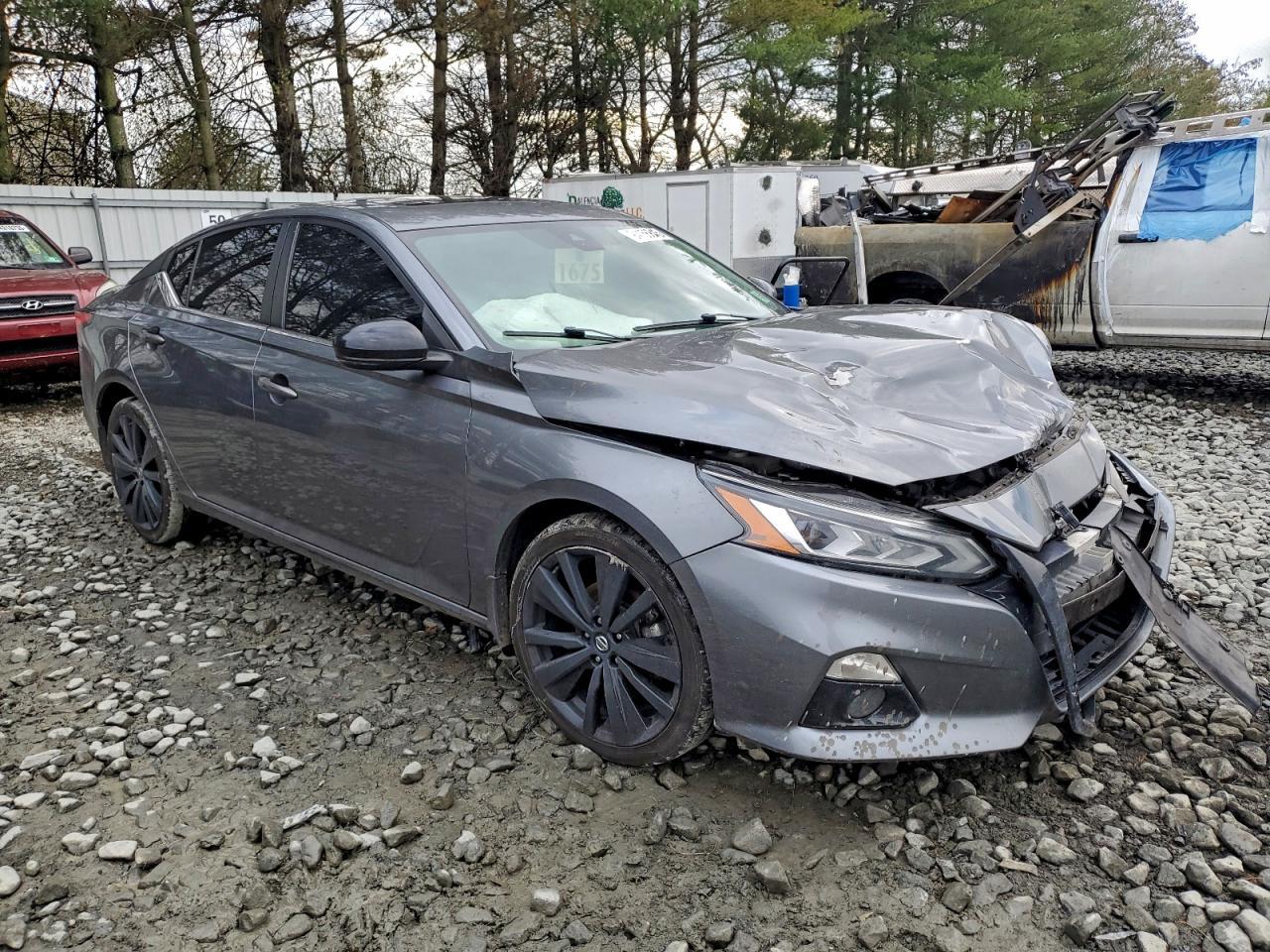 2022 Nissan Altima - Image 4