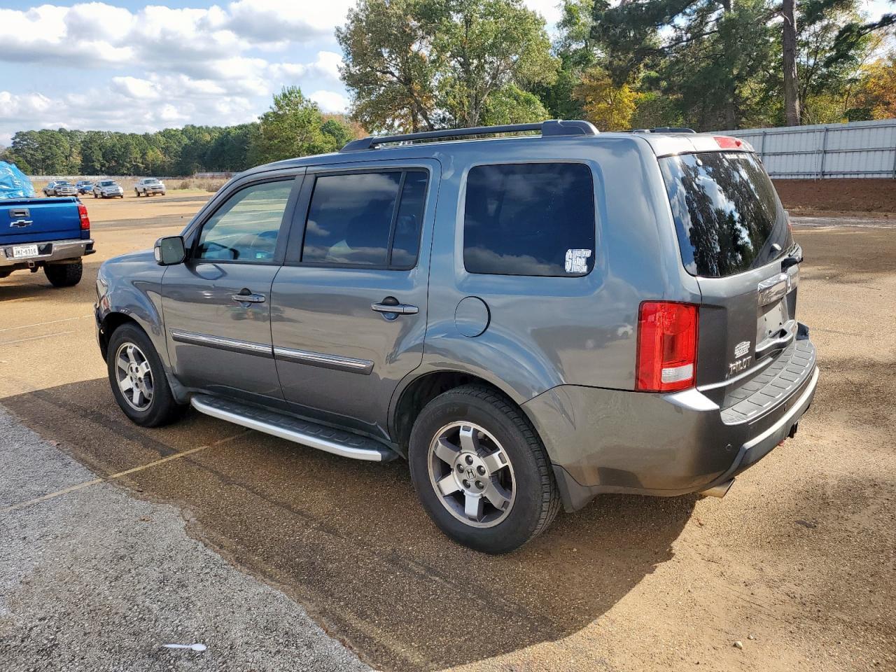 2011 Honda Pilot Touring - Image 2