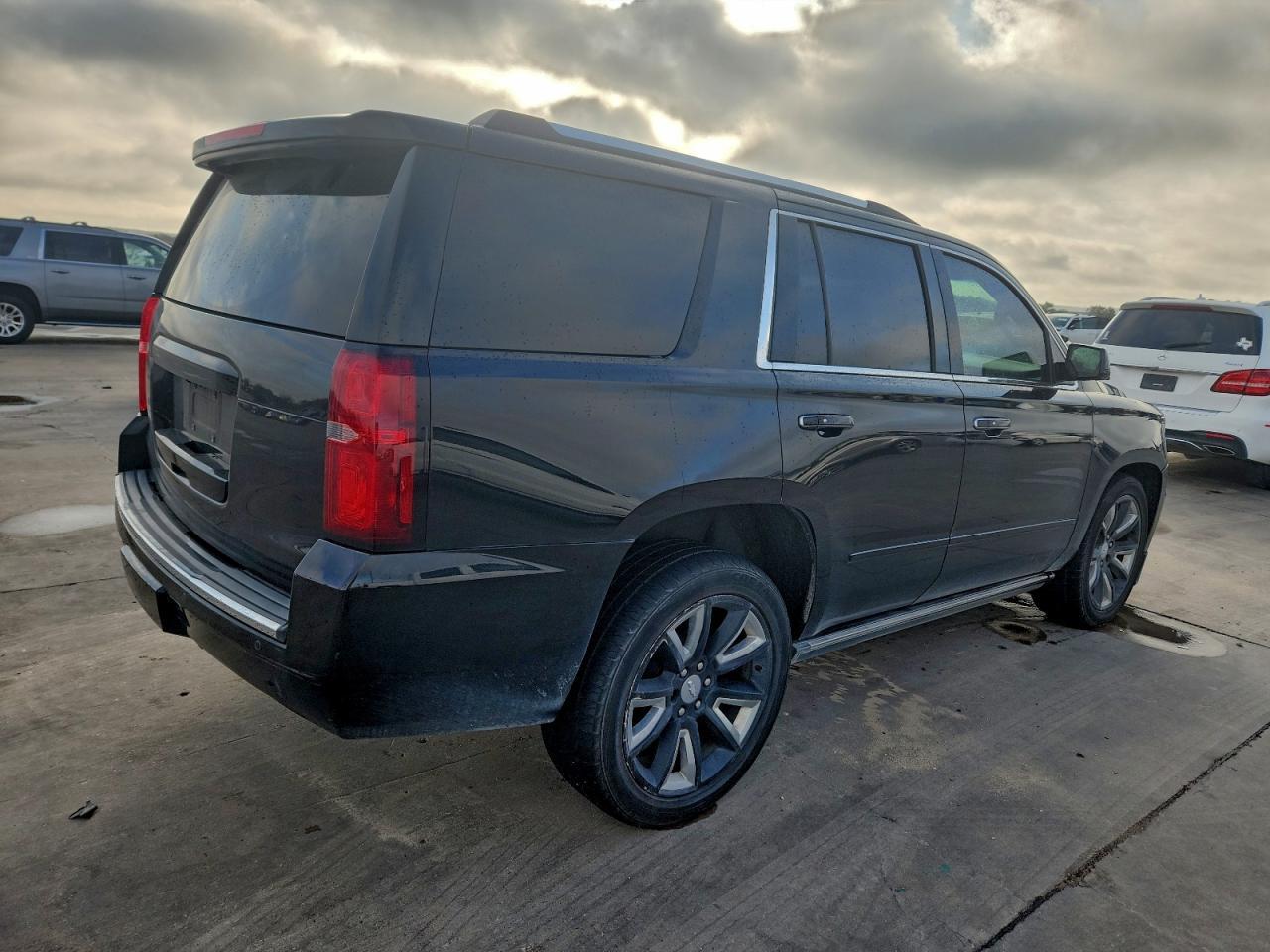 2017 Chevrolet Tahoe C1500 Premier - Image 3