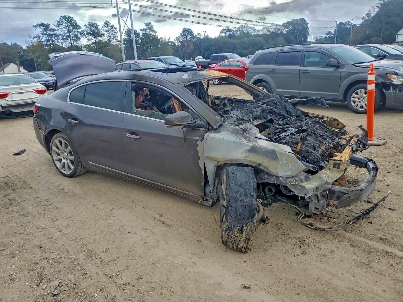 2012 Buick Lacrosse Touring - Image 4