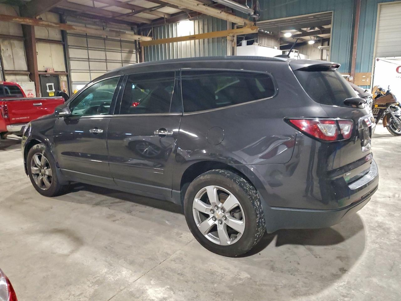 2016 Chevrolet Traverse Lt - Фото 2