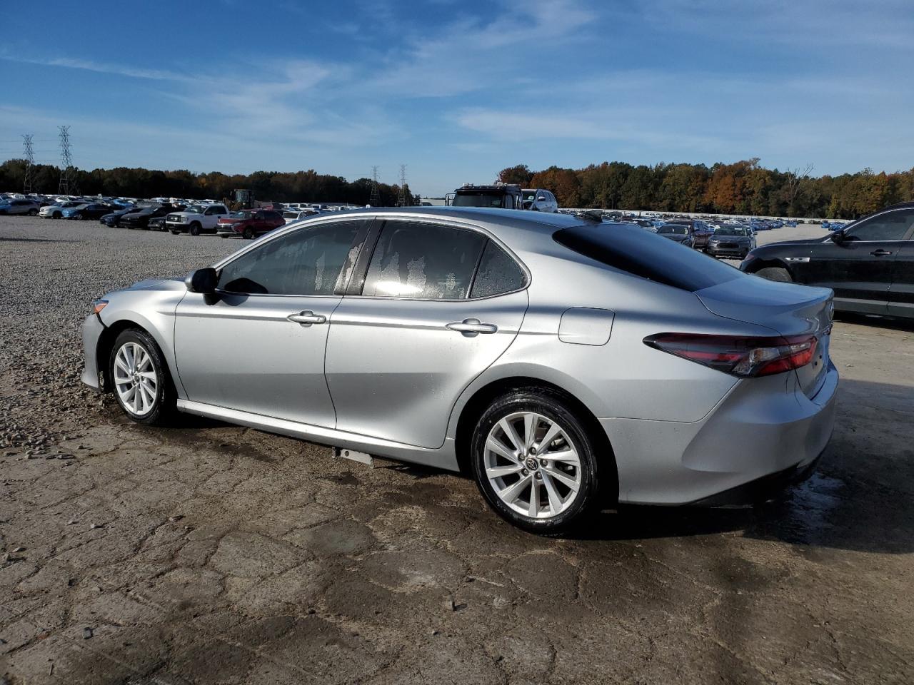 2023 Toyota Camry Le - Фото 2