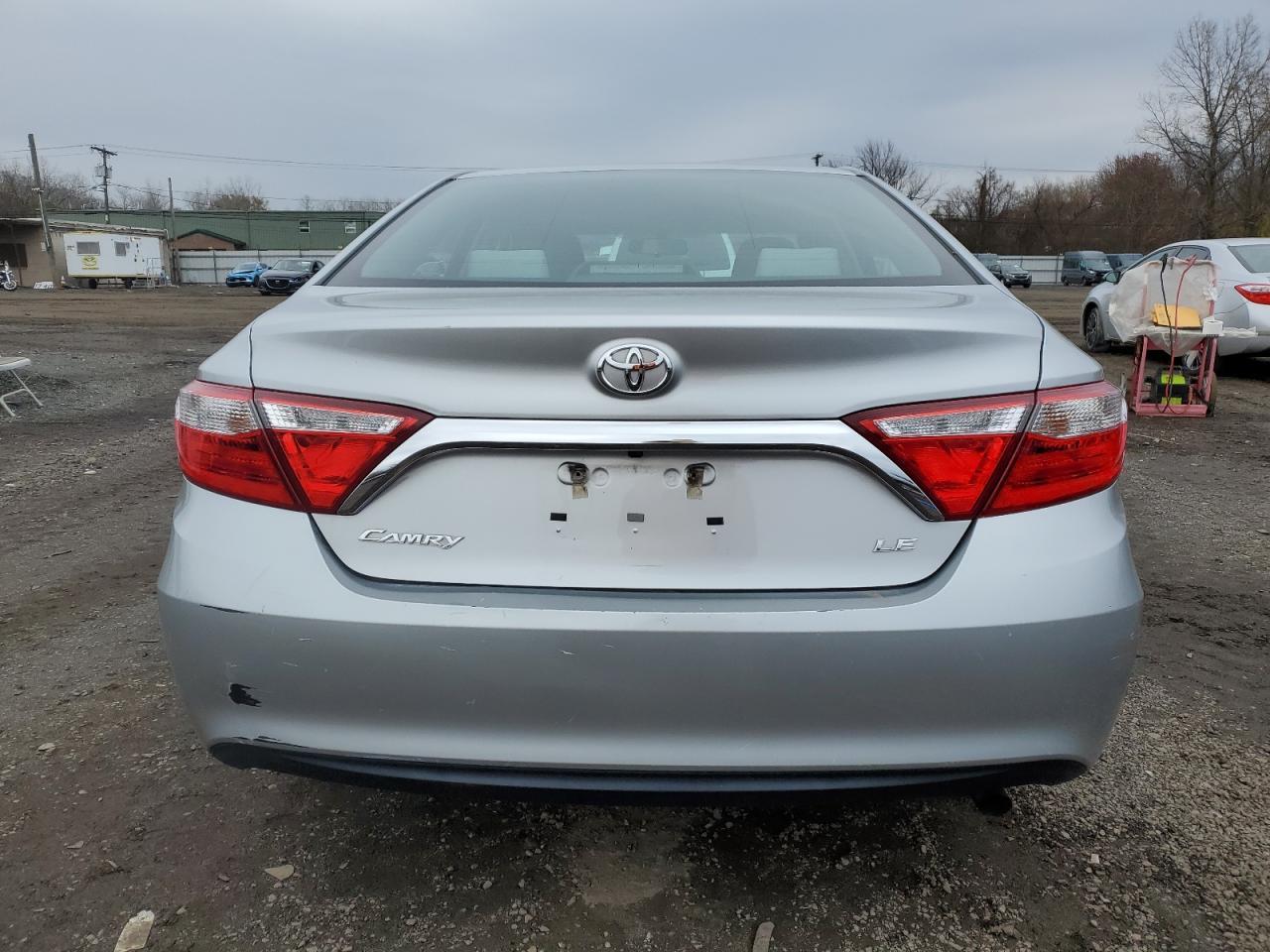 2015 Toyota Camry Le - Фото 6