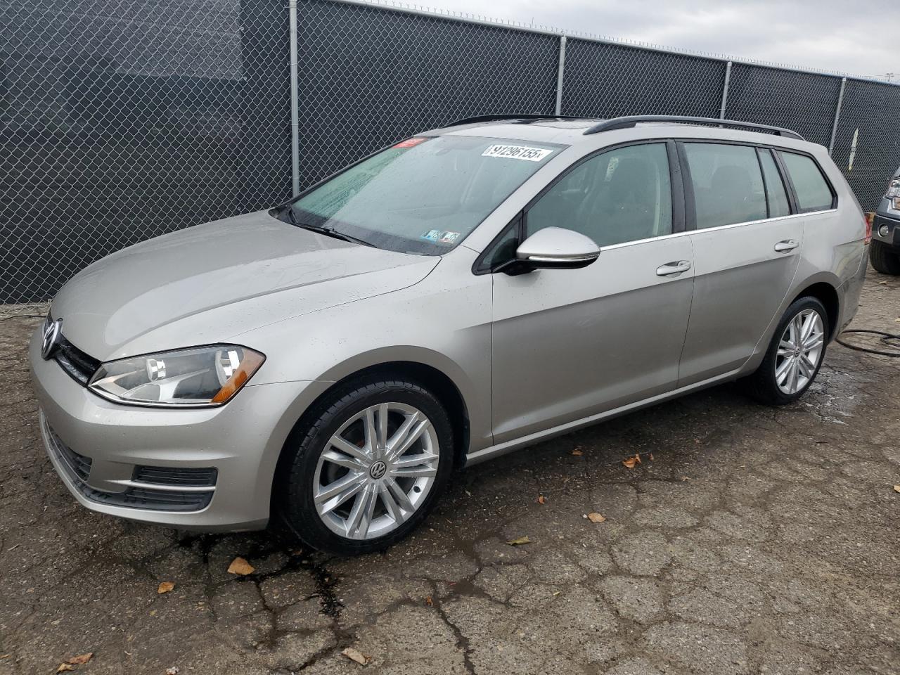 2016 Volkswagen Golf Sportwagen S