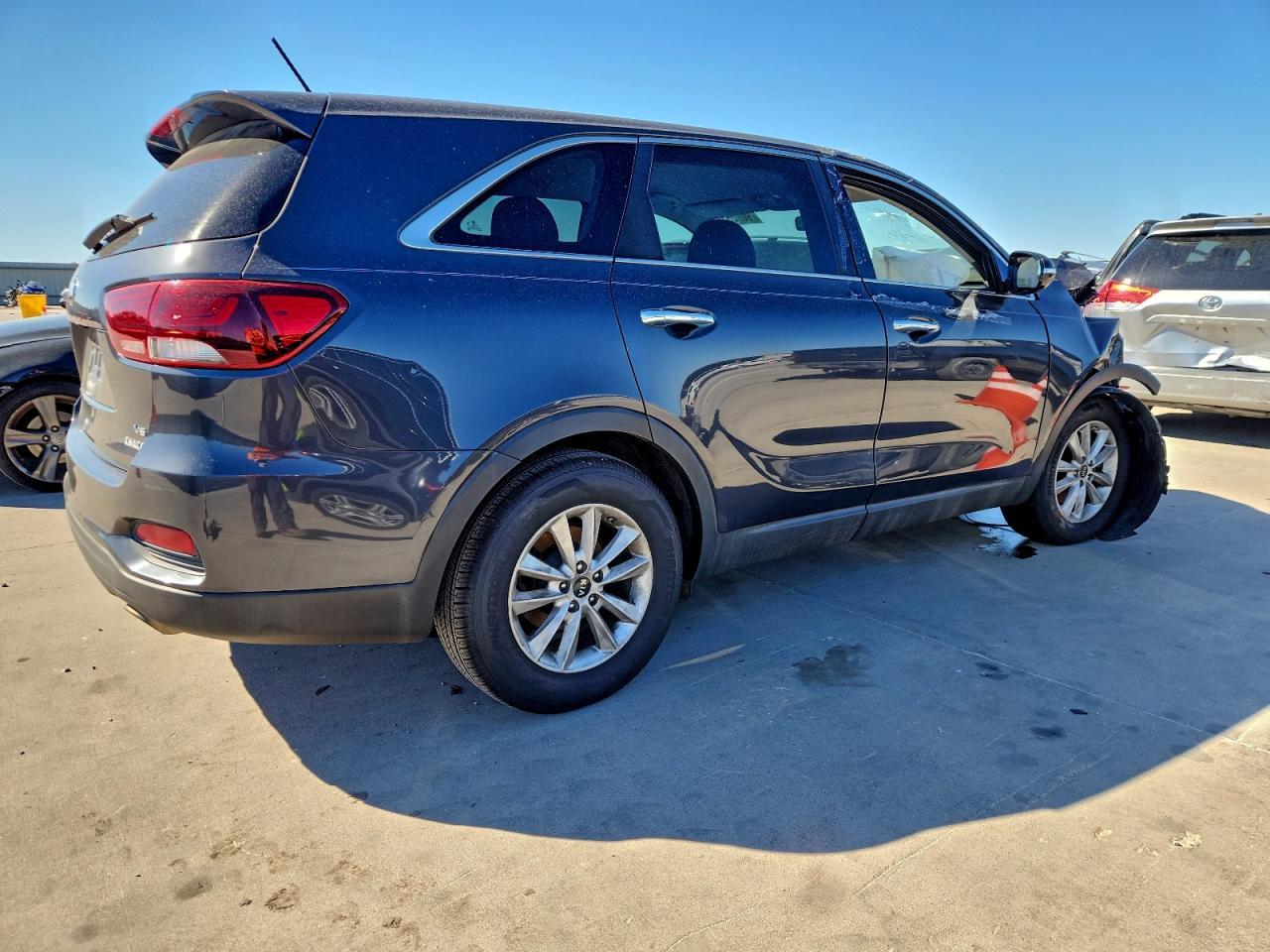 2019 Kia Sorento Lx - Image 3