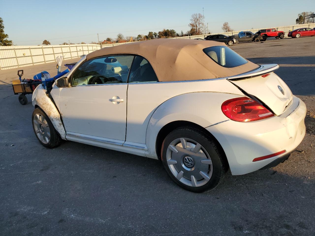 2015 Volkswagen Beetle 1.8T - Фото 2