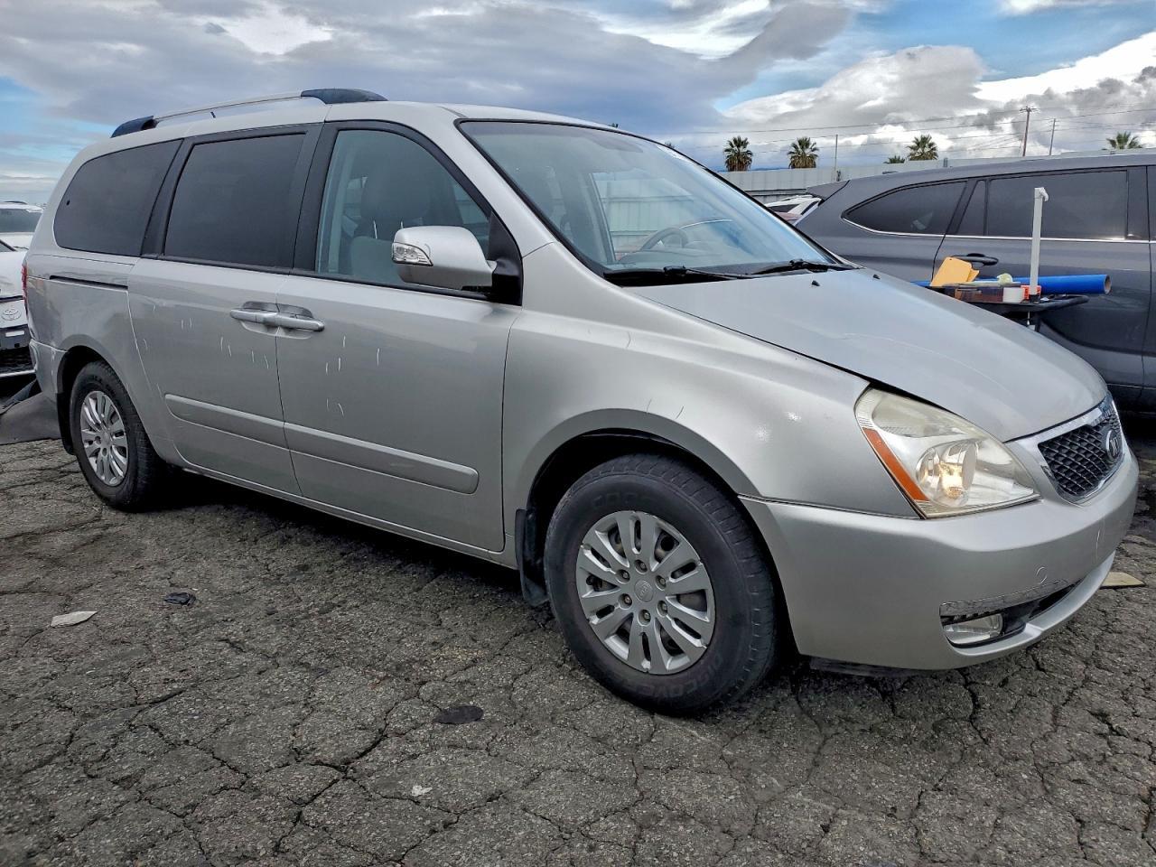 2014 Kia Sedona Lx - Фото 4