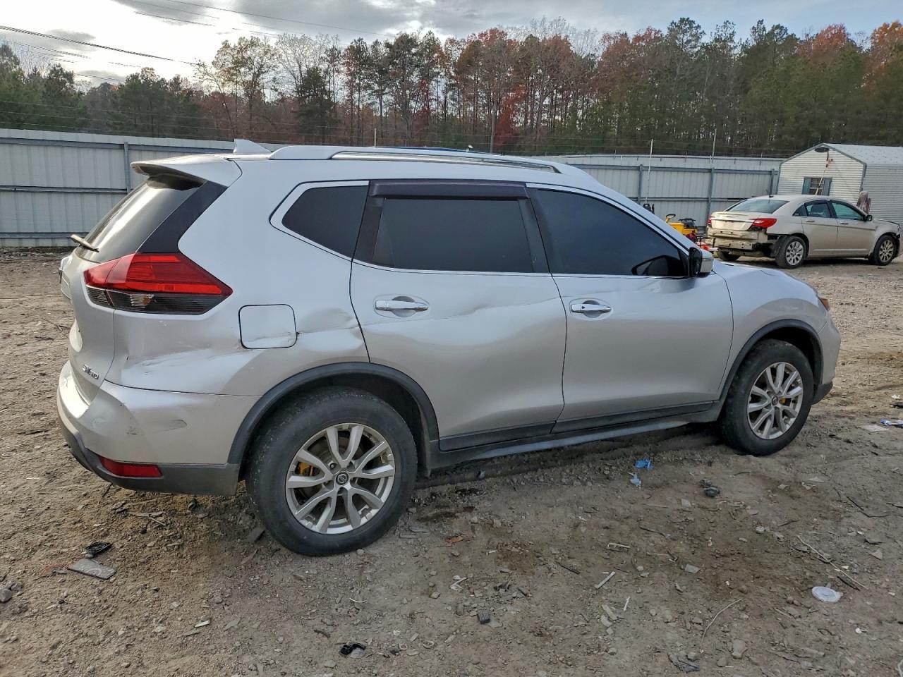 2017 Nissan Rogue S - Image 3
