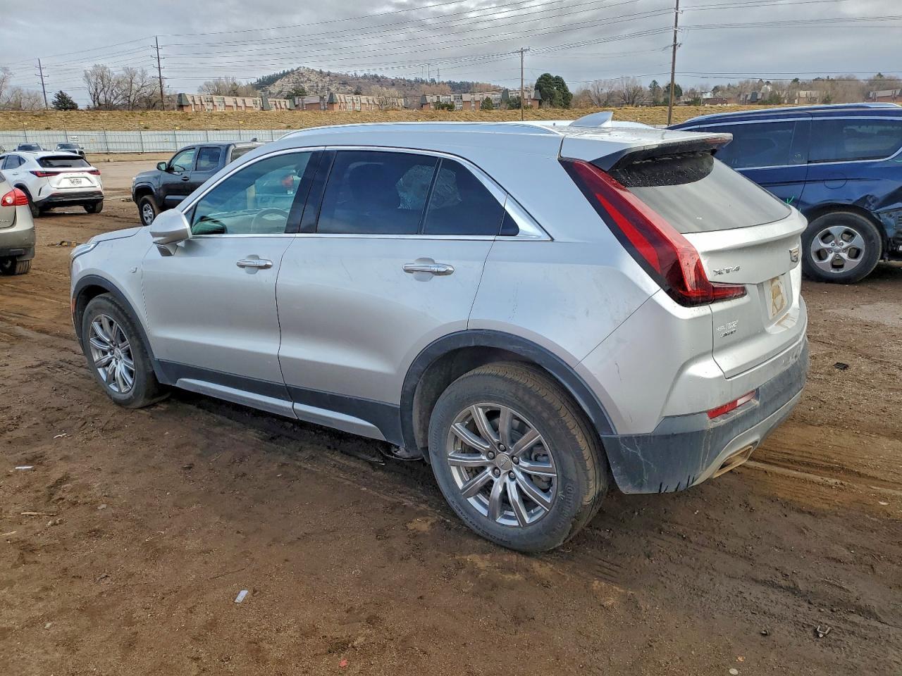 2020 Cadillac Xt4 Premium Luxury - Image 2