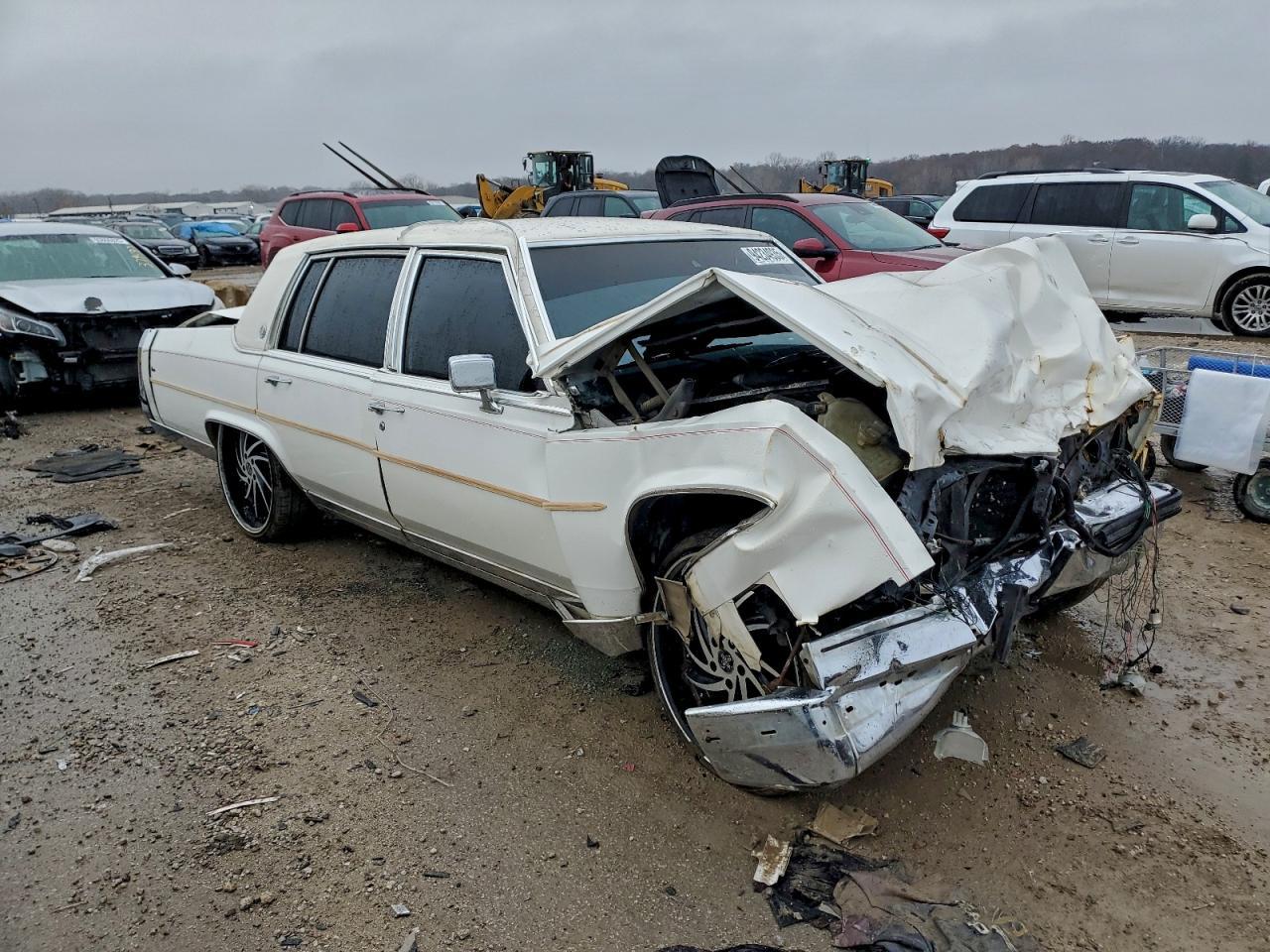 1989 Cadillac Brougham - Image 4
