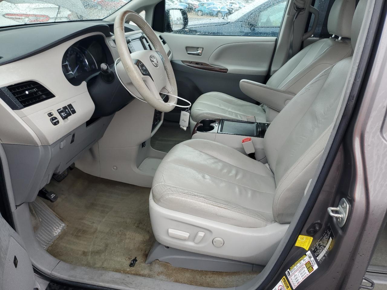 2012 Toyota Sienna Xle - Фото 7