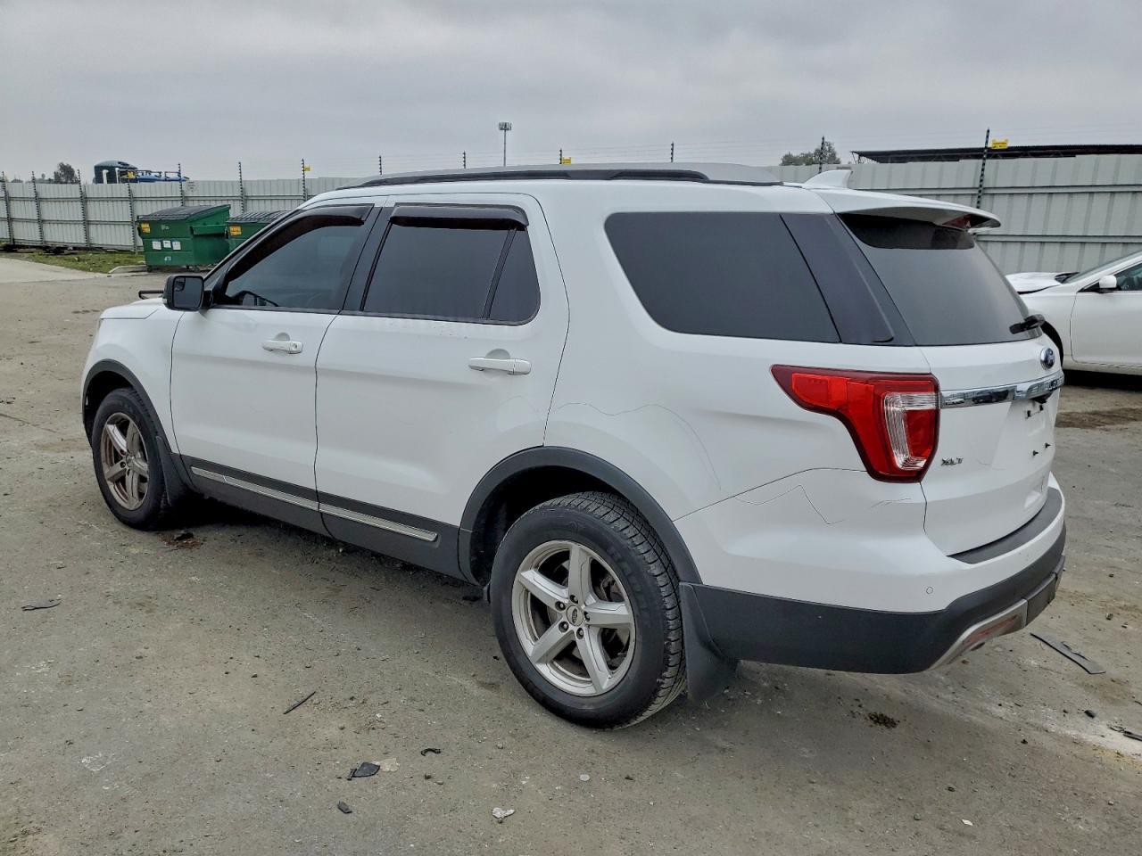 2016 Ford Explorer Xlt - Image 2