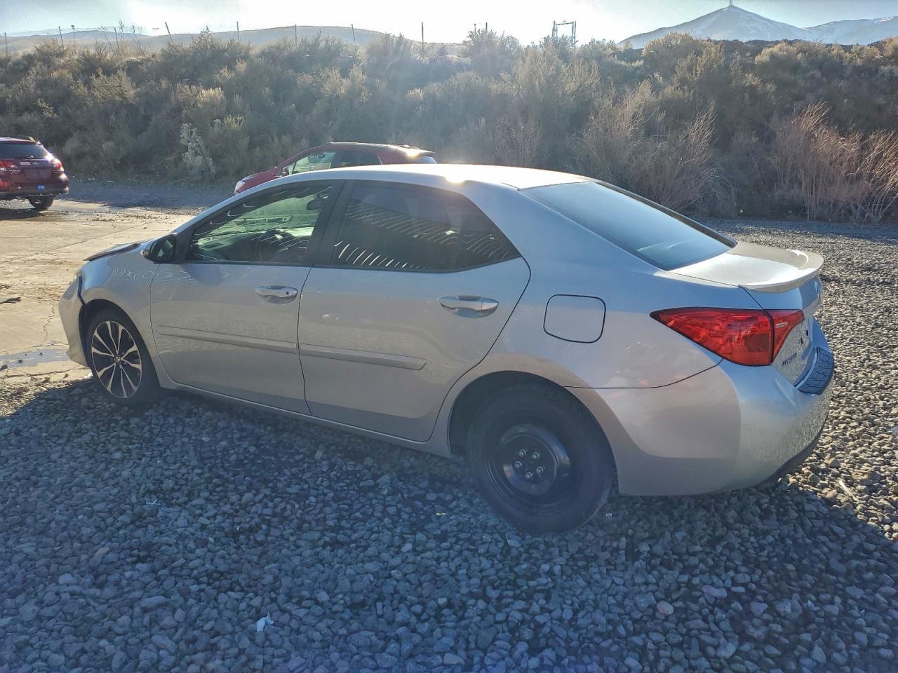 2017 Toyota Corolla Se - Image 2