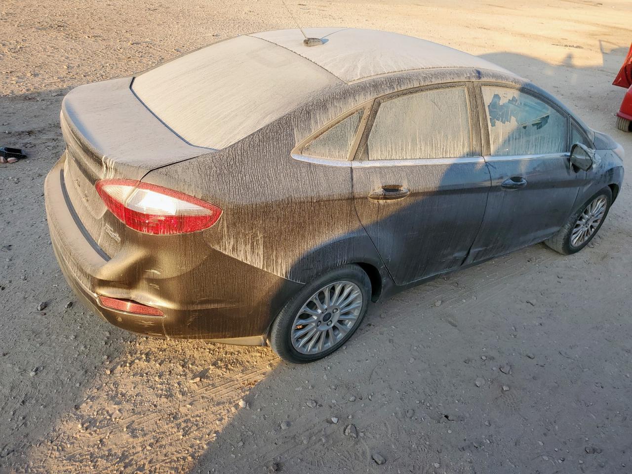 2015 Ford Fiesta Titanium - Фото 3