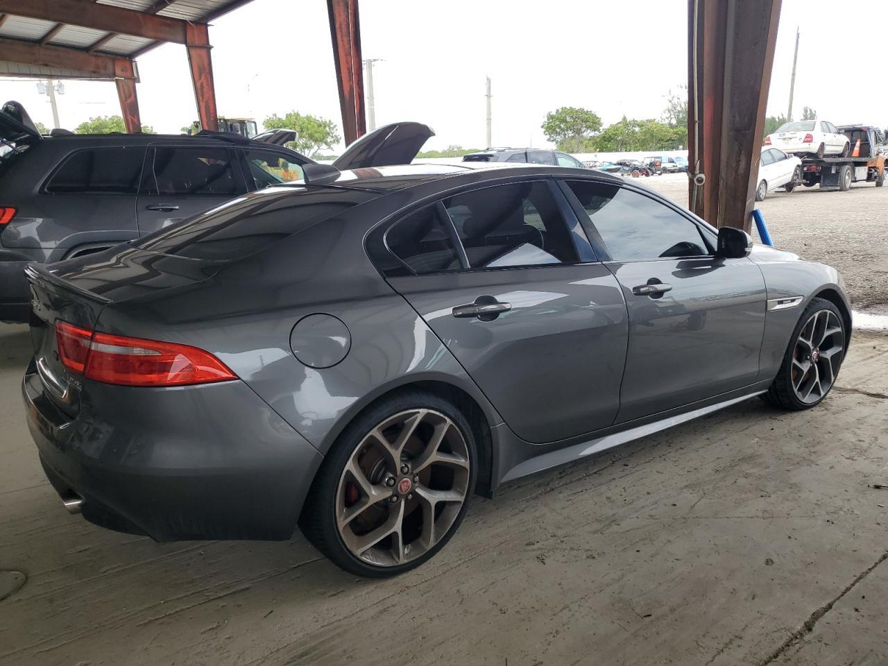 2017 Jaguar Xe R - Sport - Фото 3