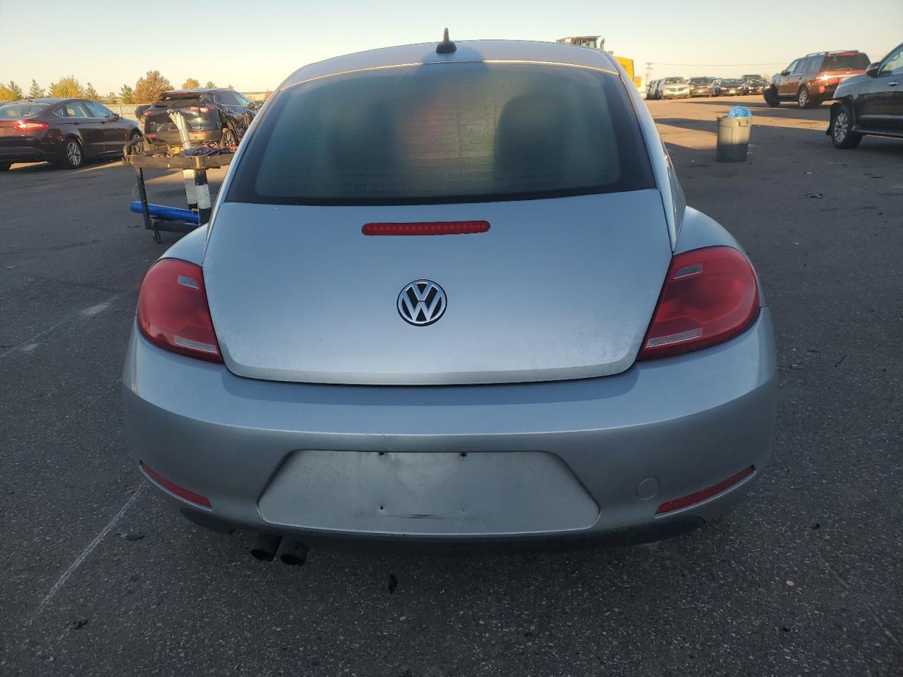 2013 Volkswagen Beetle - Фото 6