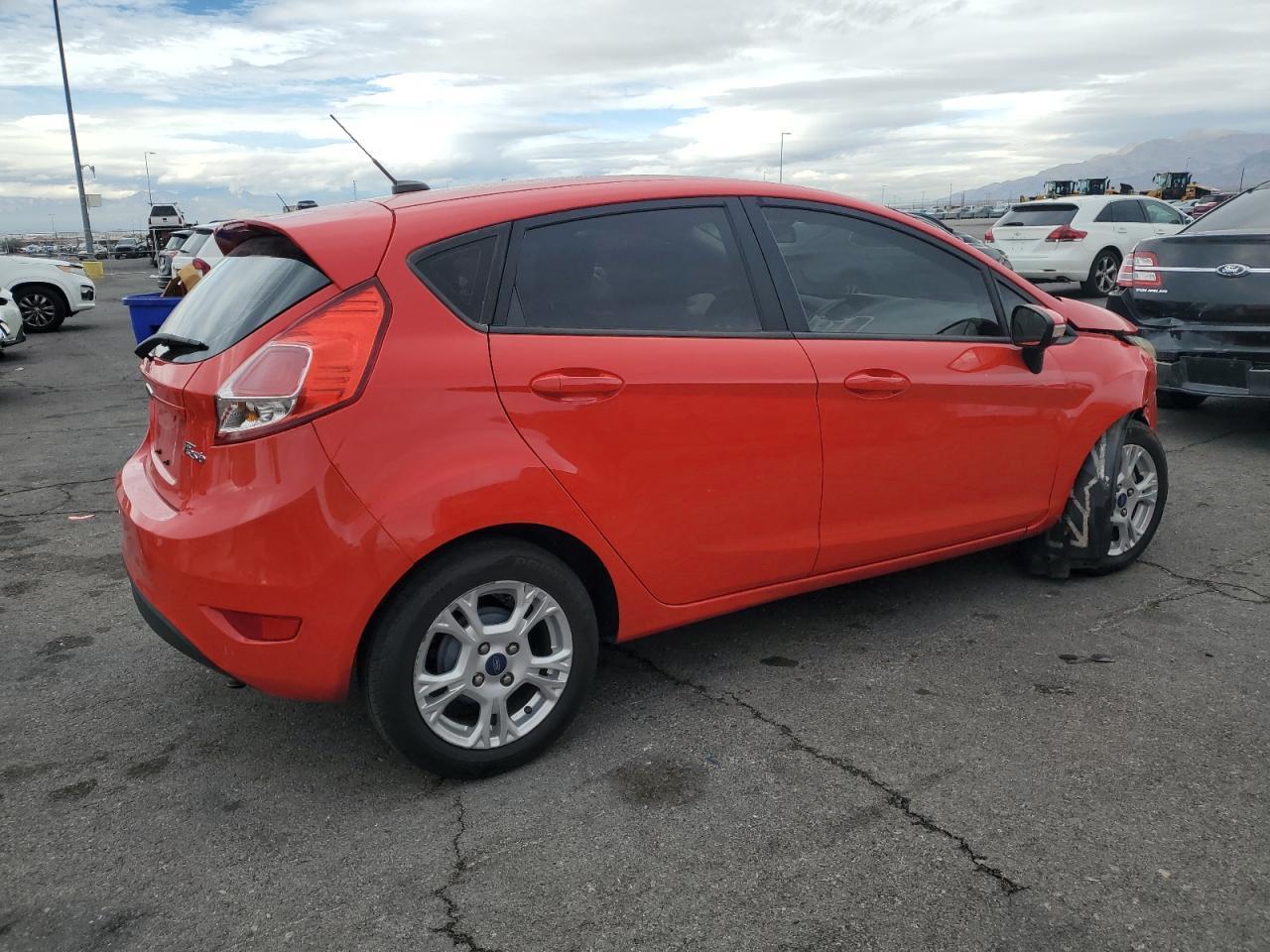 2015 Ford Fiesta Se - Фото 3