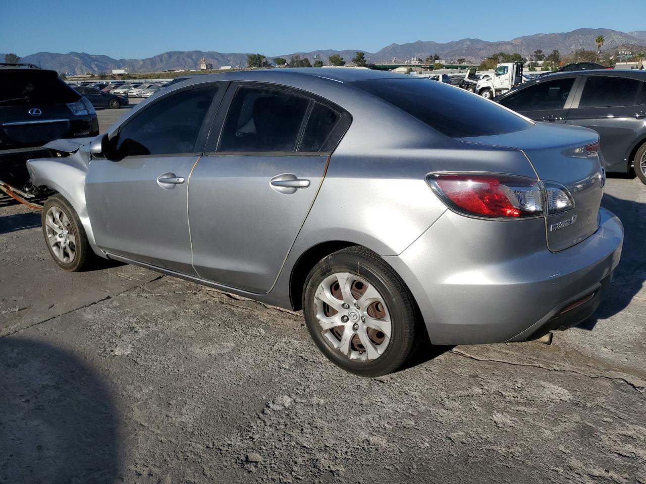 2011 Mazda 3 I - Фото 2