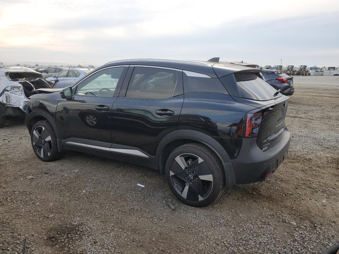 2025 Nissan Kicks Sr - Фото 2