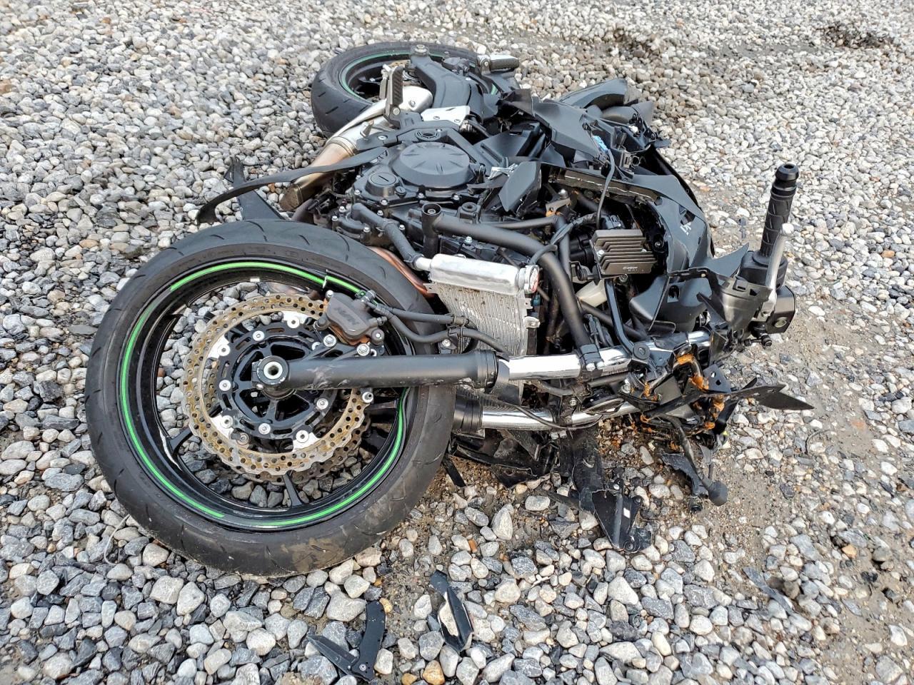 2025 Kawasaki Ex650 R - Image 2