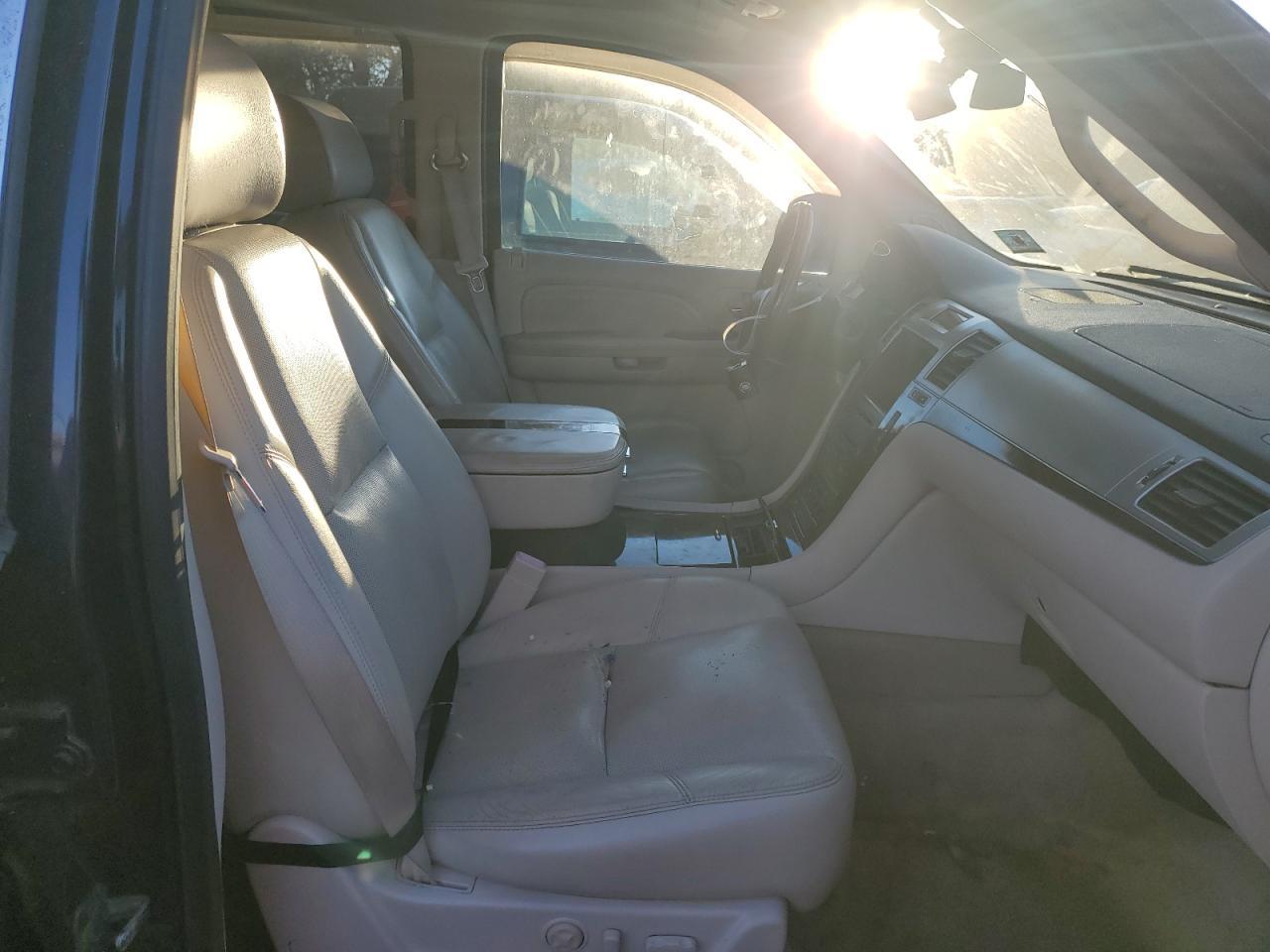 2008 Cadillac Escalade Luxury - Image 7