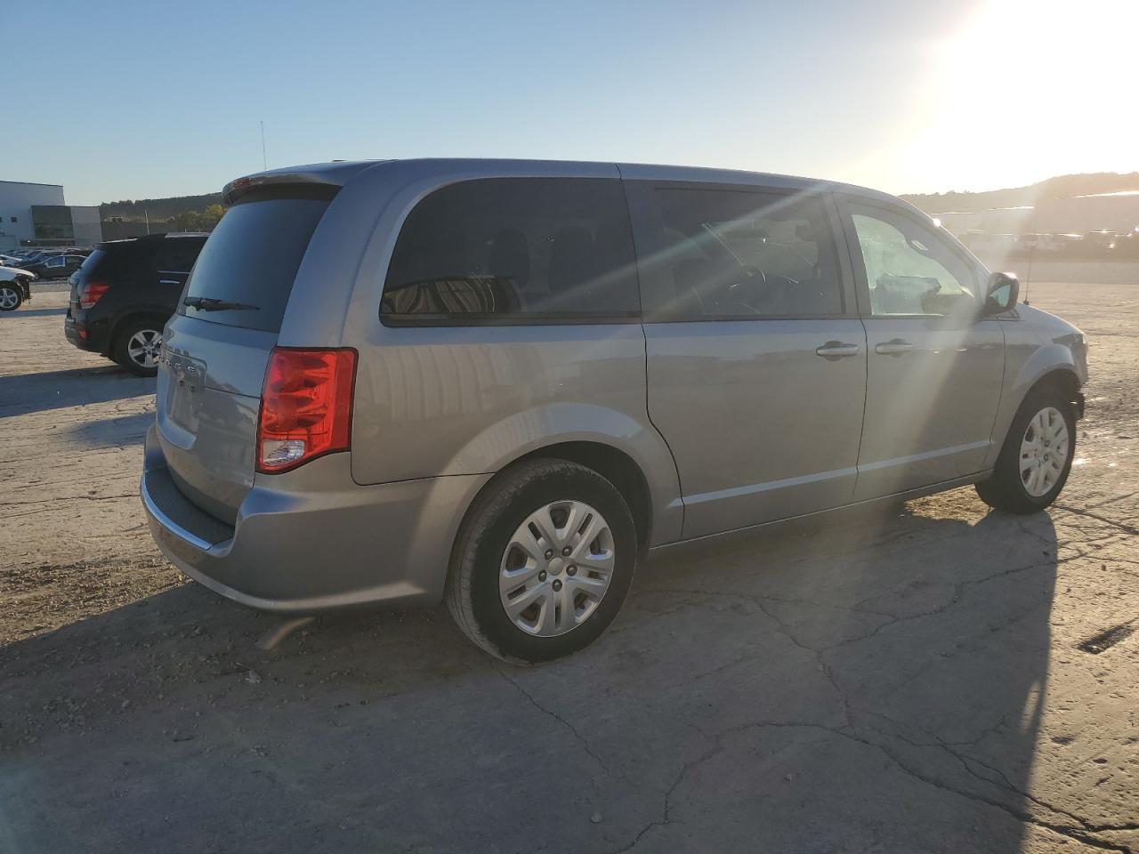 2018 Dodge Grand Caravan Se - Фото 3