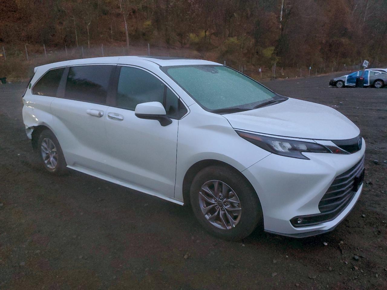 2025 Toyota Sienna Xle - Фото 4