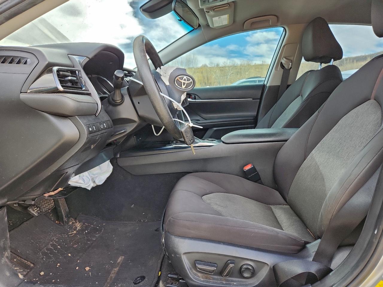 2020 Toyota Camry Le - Фото 7