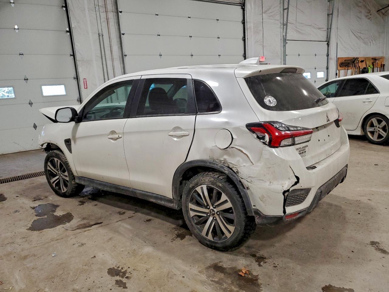 2020 Mitsubishi Outlander Sport Es - Фото 2