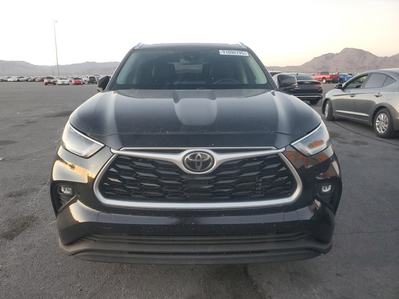 2021 Toyota Highlander Xle - Image 5