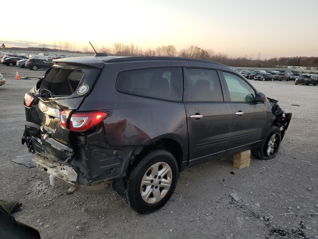 2016 Chevrolet Traverse Ls - Image 3