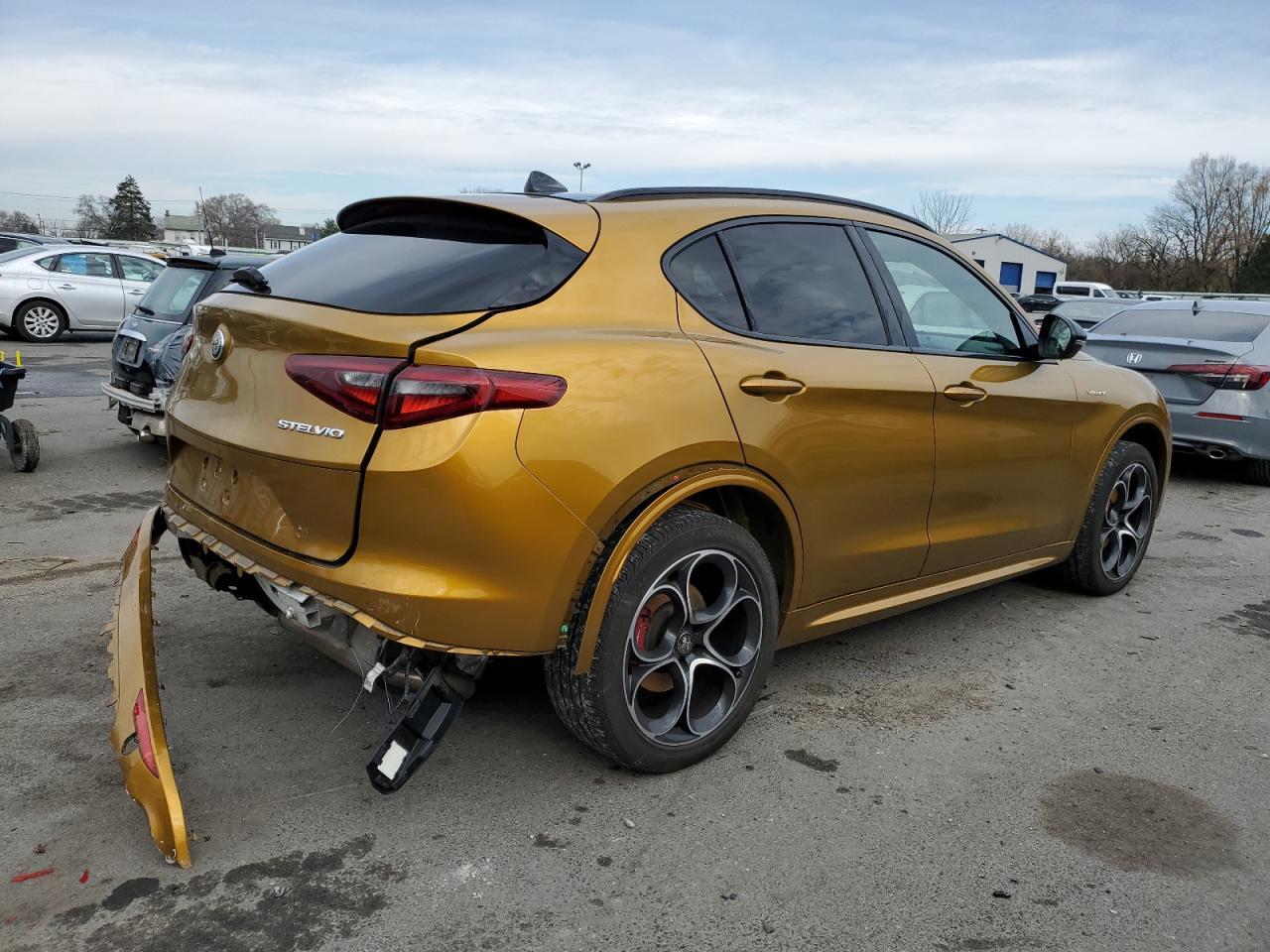 2023 Alfa Romeo Stelvio Ti - Фото 3