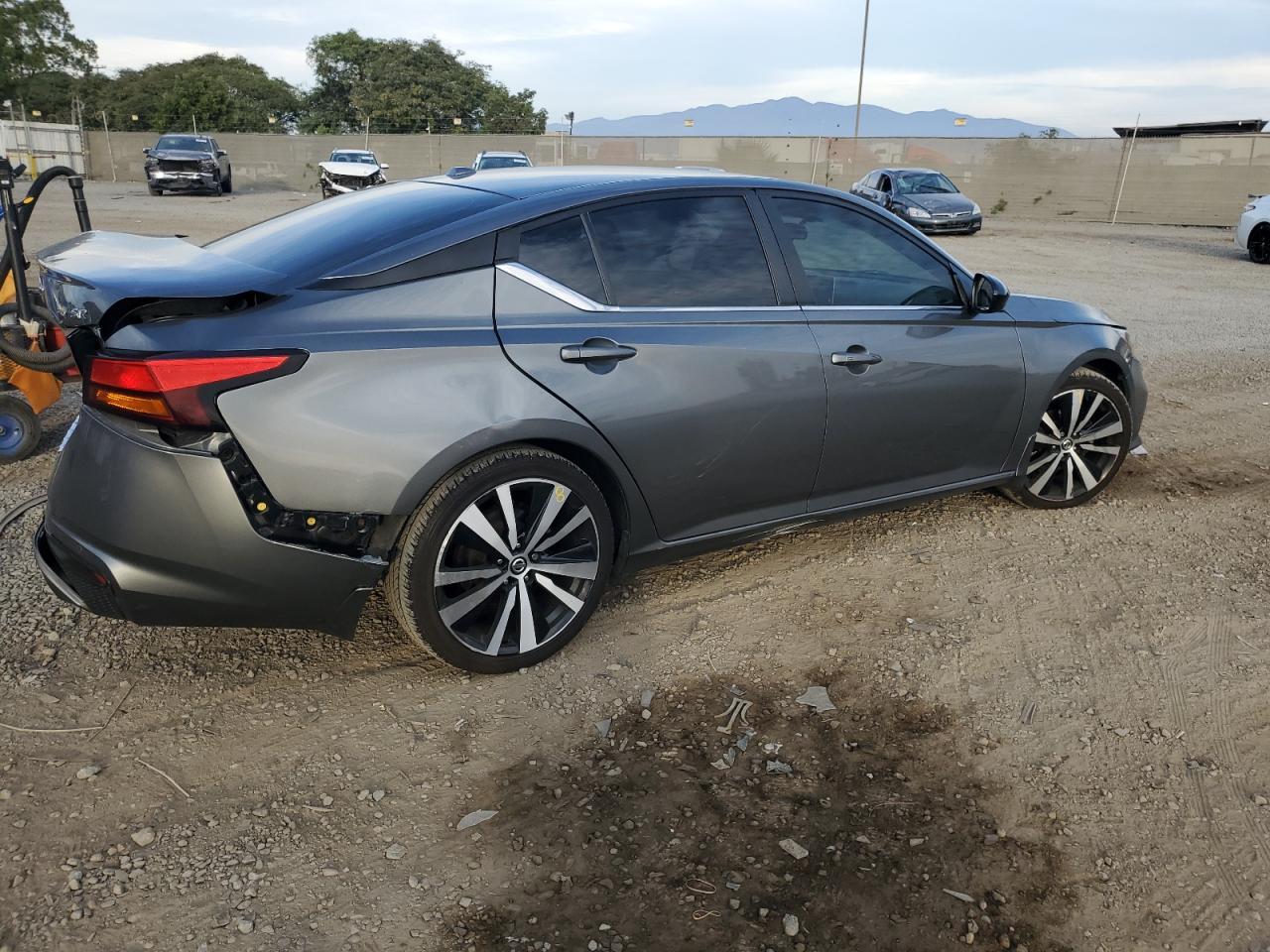 2020 Nissan Altima Sr - Image 3