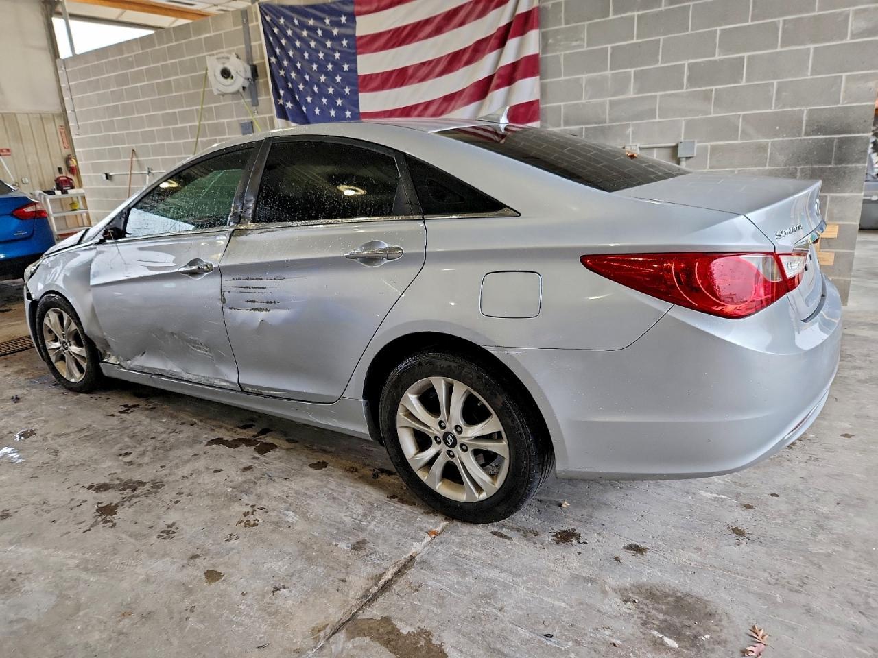 2011 Hyundai Sonata Se - Image 2