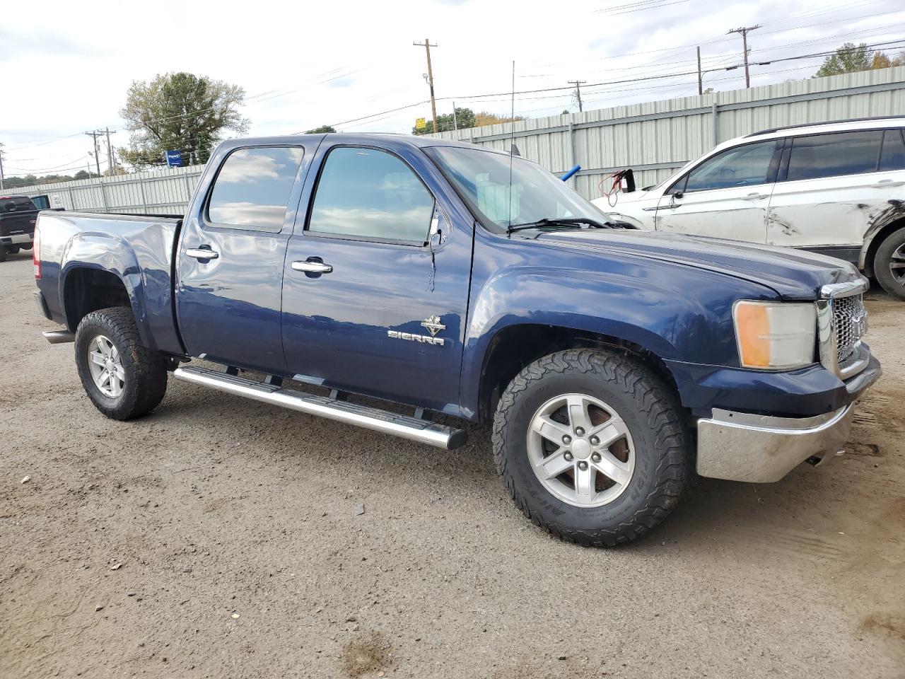 2011 GMC Sierra - Image 4