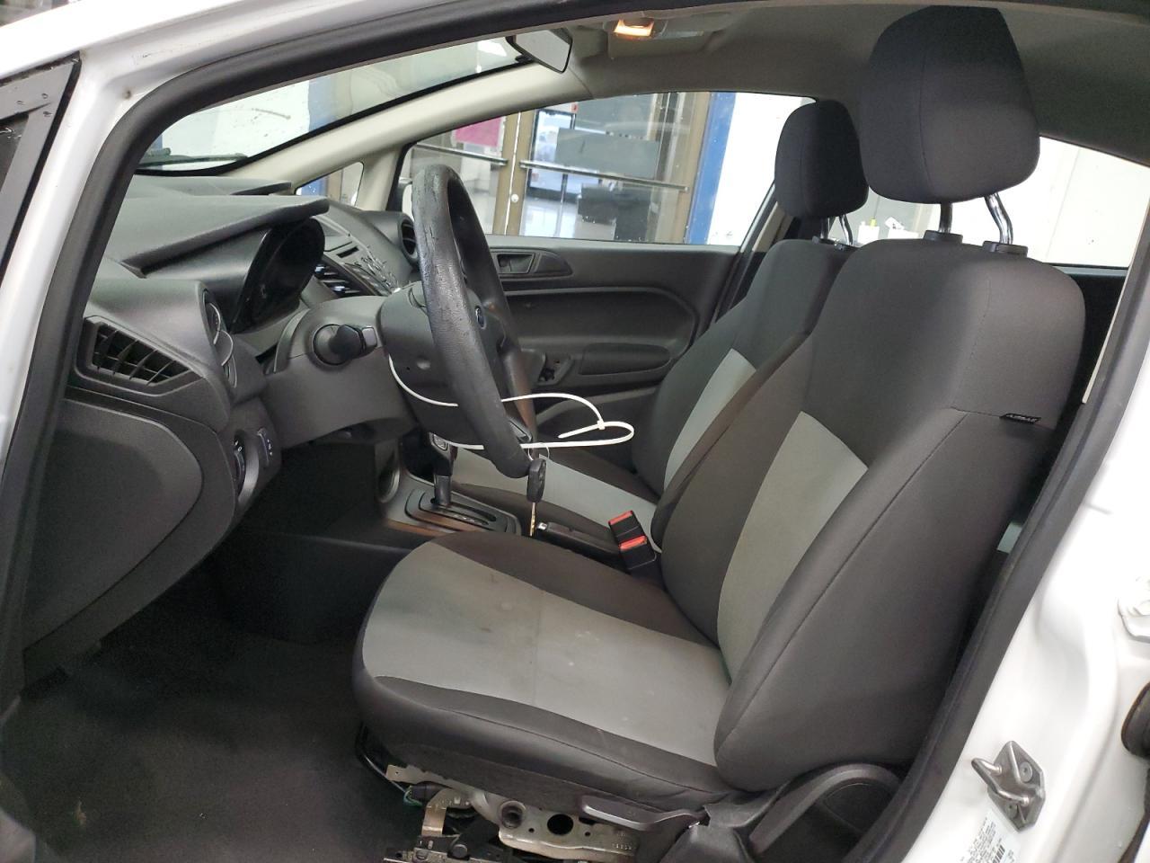 2016 Ford Fiesta S - Фото 7