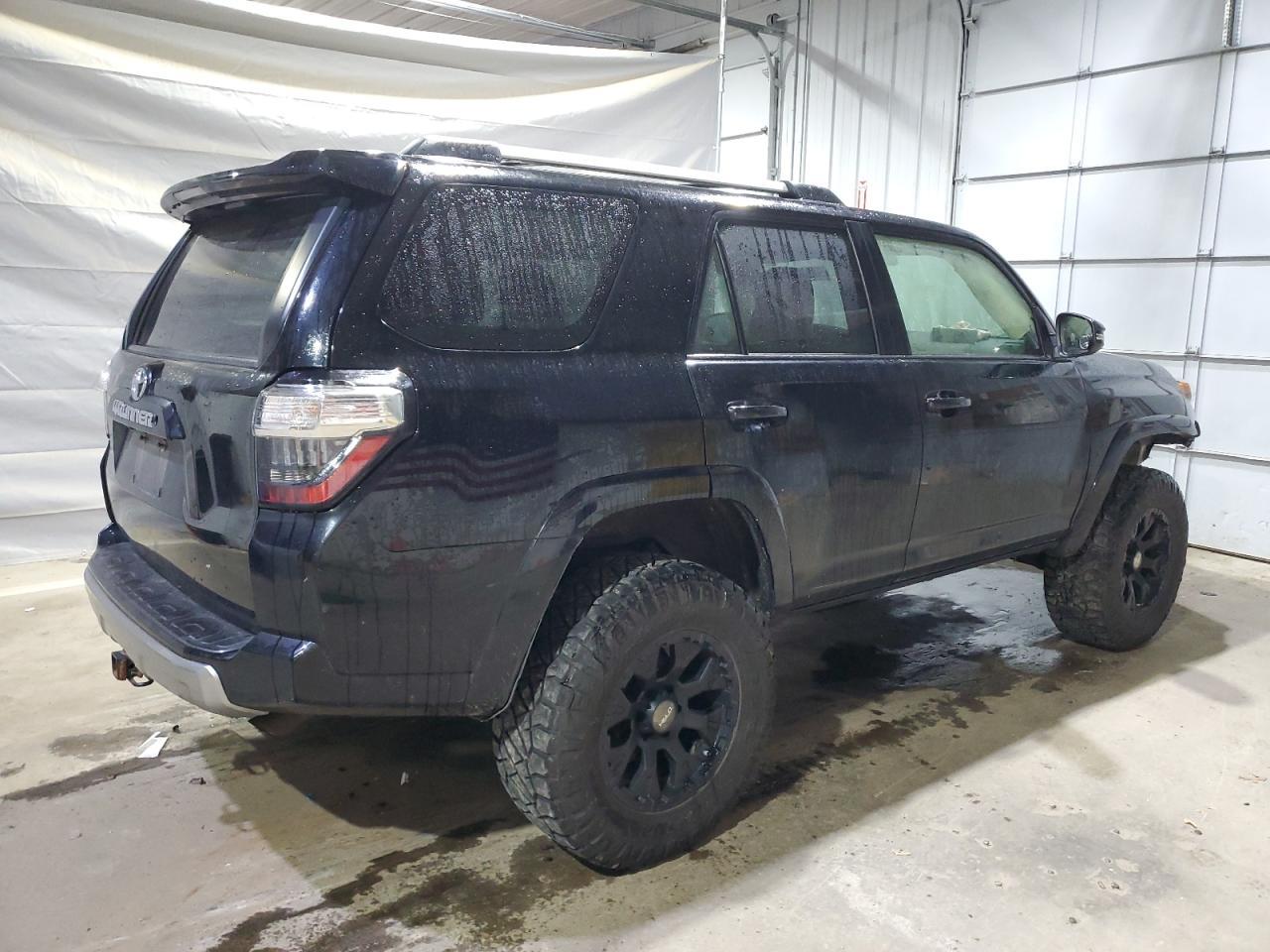 2017 Toyota 4Runner Sr5/Sr5 Premium - Image 3