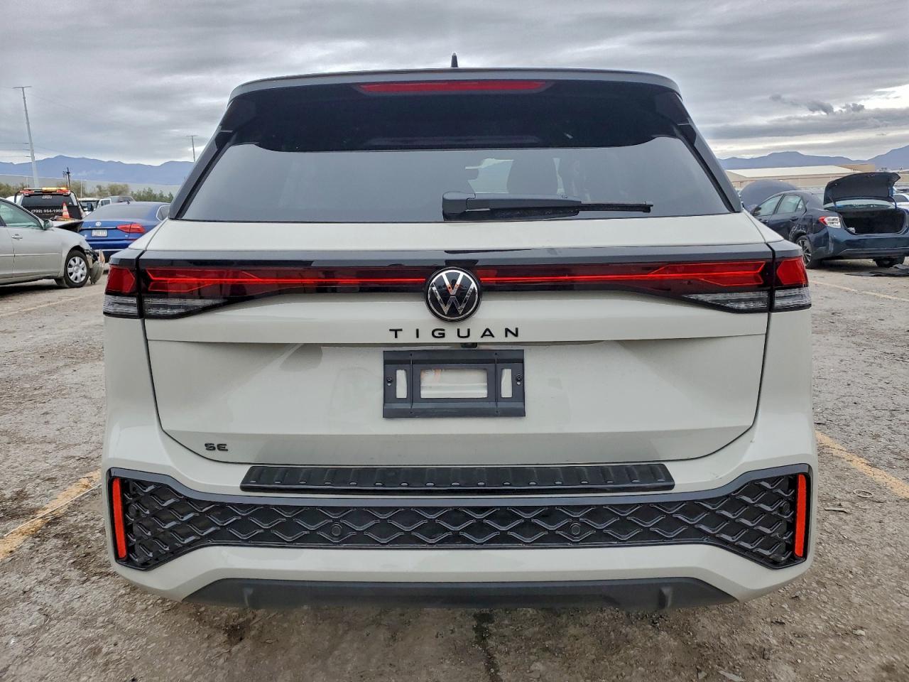 2025 Volkswagen Tiguan Se R-Line Black - Image 6