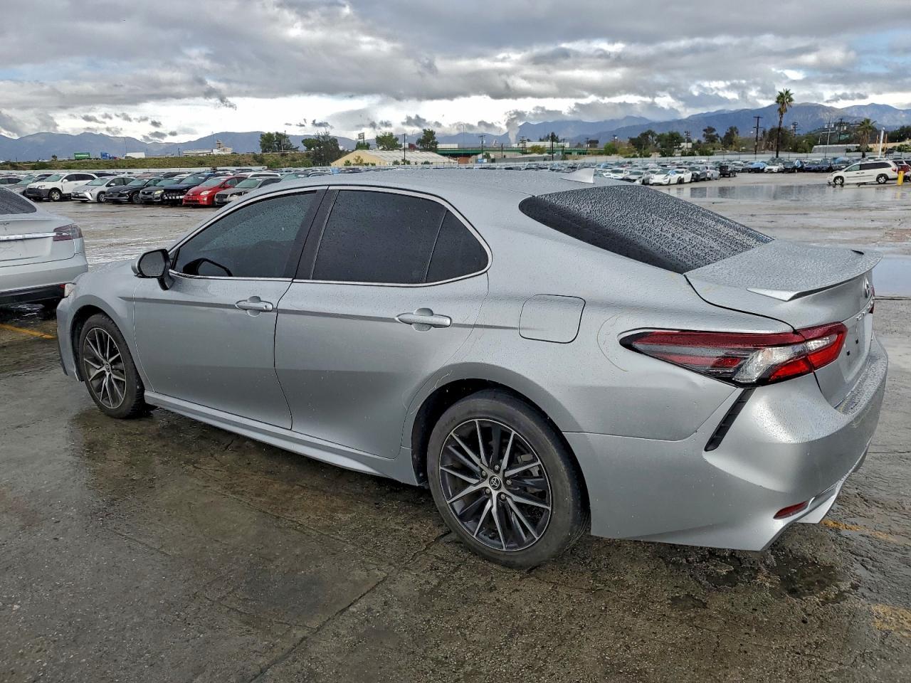 2022 Toyota Camry Se - Image 2